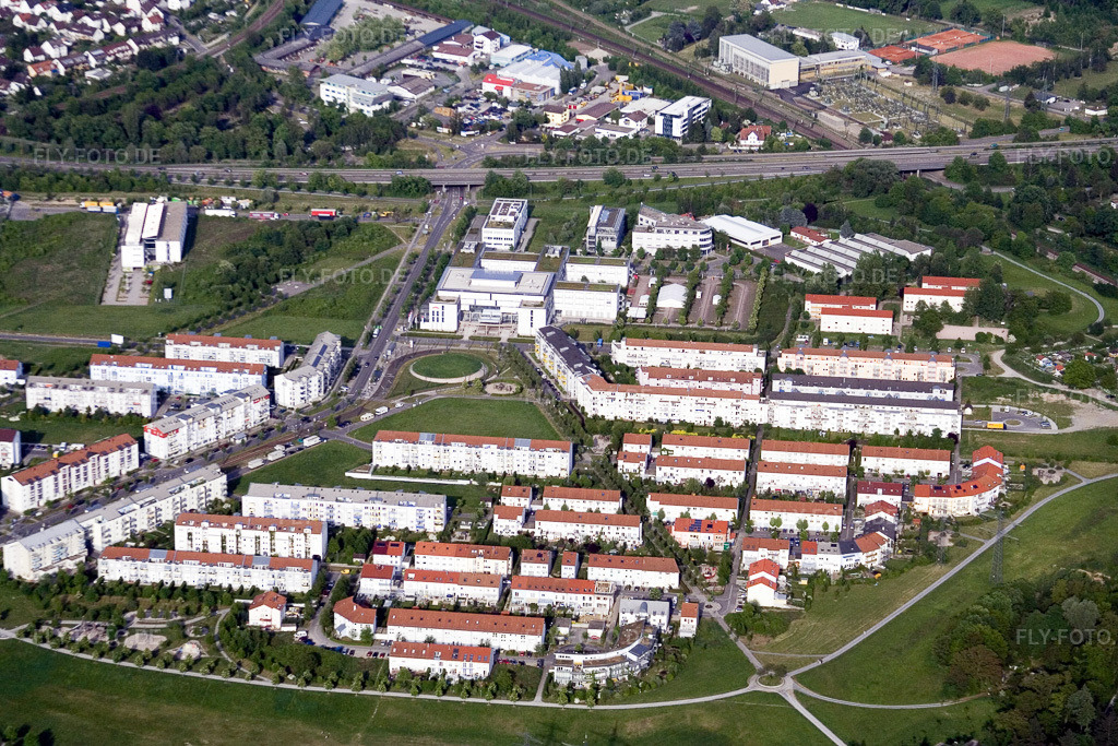 Luftbild: Karlsruhe-Süd im Ortsteil Oberreut in Karlsruhe im Bundesland Baden-Württemberg in Deutschland. Foto: IMG_1928.jpg vom 14.05.2006 durch Werner Riehm/FLY-FOTO.de