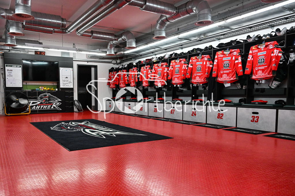 Augsburger Panther - Grizzlys Wolfsburg | Die Augsburger Panther spielen heute in Sondertrikots - Hockey is Diversitiy / Symbolbild / DEL: Augsburger Panther - Grizzlys Wolfsburg; Curt Frenzel Stadion am 10.10.2025