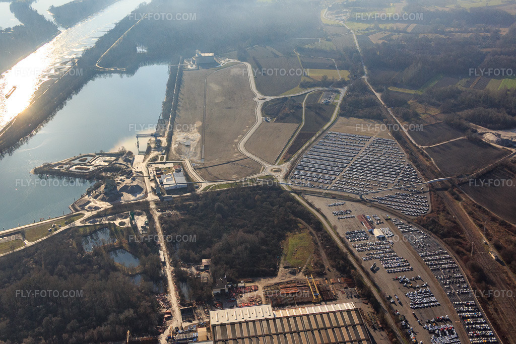 Aerial view: New construction site of the Rhine port Lauterbourg Rhine Terminal from the north in Lauterbourg in the state Bas-Rhin, France.Photo: IMG_085492.jpg taken on 12/24/2015 by Werner Riehm/FLY-FOTO.comResolution of the original: 5472 x 3648 pxParis Terminal - La solution multimodale de référence
