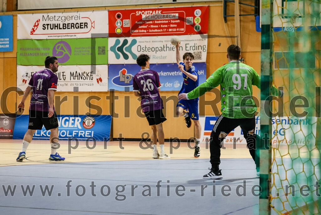 2024-02-24_045_SpVgg_Altenerding_gegen_SSG_Metten | Erding, Deutschland, 24.02.2024:
Handball, Bezirksoberliga Männer 2023 / 2024, 16. Spieltag, SpVgg Altenerding gegen SSG Metten, Endergebnis: 29:24

Christian Loris (SpVgg Altenerding, #11), Luis Leitner (SpVgg Altenerding, #26), Philipp Gäck (SSG Metten, #5), Ferdinand Mayer (SpVgg Altenerding, #97)

Foto: Christian Riedel / fotografie-riedel.net
