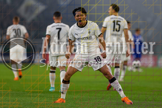Borussia Mönchengladbach vs Karlsruher SC - DFB-Pokal 2. Runde | Mönchengladbach, Deutschland, 28.10.25:   Shuto Machino (Borussia Mönchengladbach) Torjubel, jubelt nach seinem Treffer zum 1:0 waehrend des Spiels der DFB-Pokal 2. Runde zwischen Borussia Mönchengladbach vs Karlsruher SC im Stadion im Borussia Park(Foto von Brauer-Fotoagentur / Adrian Schlueter)