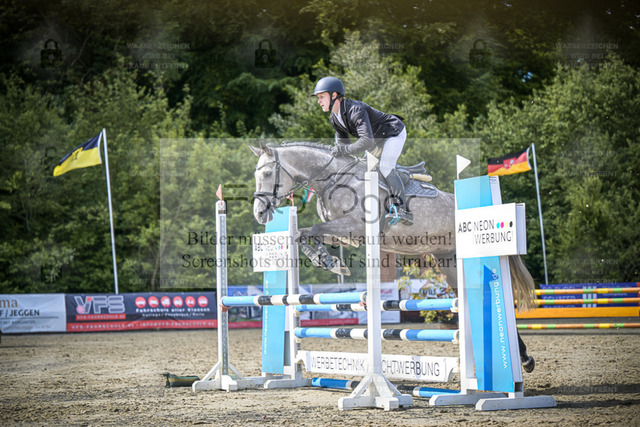 DOS_0403 | Entdecke hochwertige Reitturnierfotos von Foto Oger. Professionell, emotional und authentisch – jetzt Lieblingsmomente im Shop bestellen. - Realized with Pictrs.com