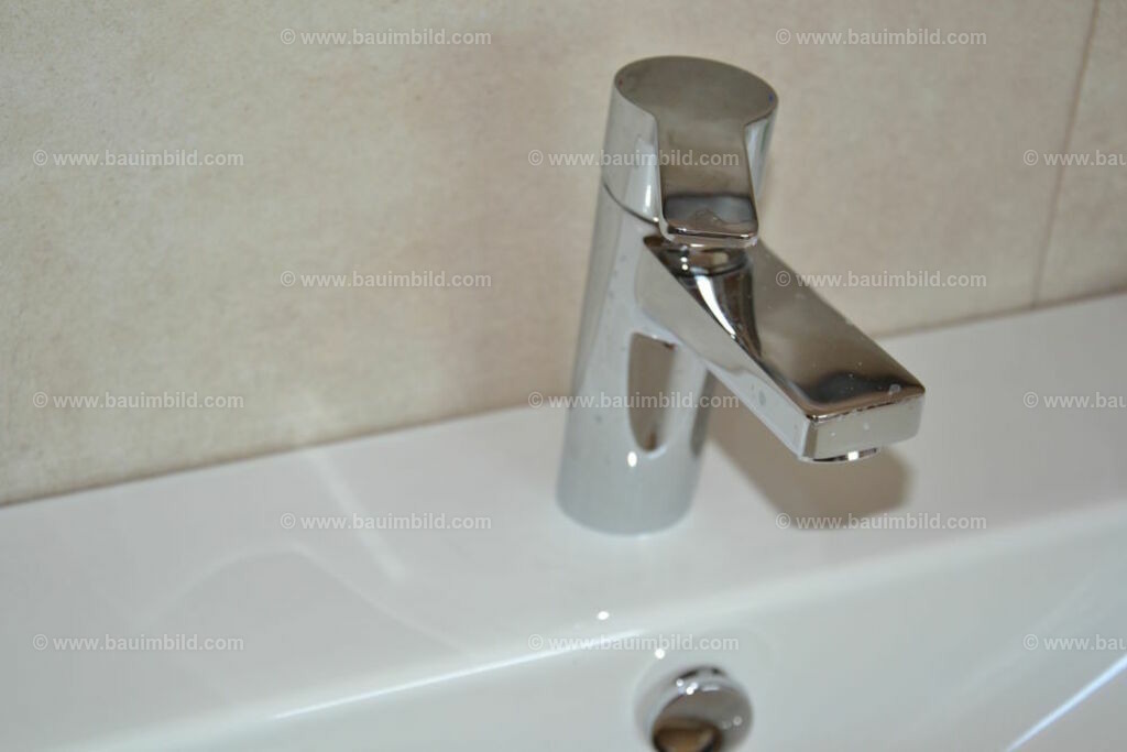 bib-lg15-sanitaer-0128 | Nach LV-Leistungsgruppen sortierte Detailfotos über den Bau eines Hauses. Alle Hausbau-Bilder direkt vom Urheber und Autor der Website Haus-Selber-Bauen.com