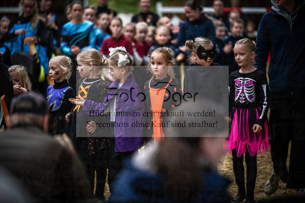 DOS_0172 | Entdecke hochwertige Reitturnierfotos von Foto Oger. Professionell, emotional und authentisch – jetzt Lieblingsmomente im Shop bestellen.Deutschlandweite Turnierfotografie. - Realisiert mit Pictrs.com