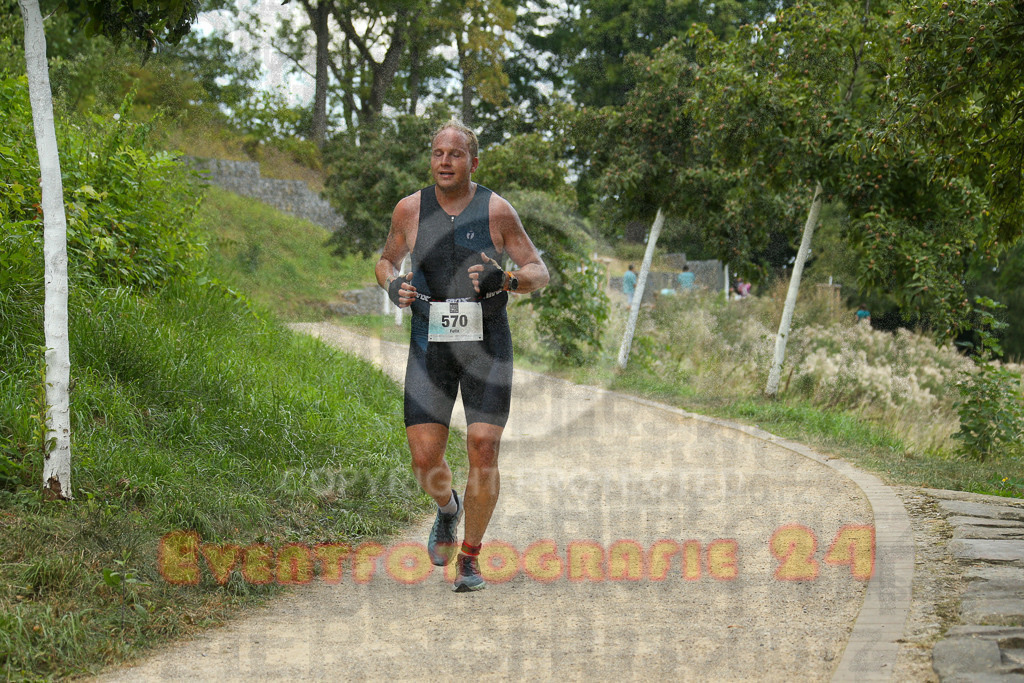 250824_1423_EX1_6018 | Sportfotografie im Rhein-Sieg Kreis, Köln, Bonn, NRW, Rheinland Pfalz, Hessen, etc. Unser Tätigkeitsfeld umfasst den Laufsport vom Volkslauf über den Marathon, Duathlon, Triathon bis zum Ultralauf wie Kölnpfad Ultra oder Schindertrail.