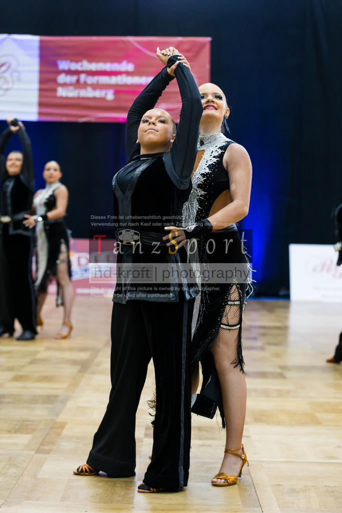 202603145_LL_Lat-Formationen_Nbg_5147 | Tanzsportbilder, Standardtanz, Lateintanz, WDSF, DTV, LTVB, dancecomp, goc, hessen tanzt, blaues band der spree, walzer, tango, wiener walzer, slowfox, quickstepp, samba, rumba, cha-cha-cha, paso doble. jive, hd-kroft photography, turniertanzsport