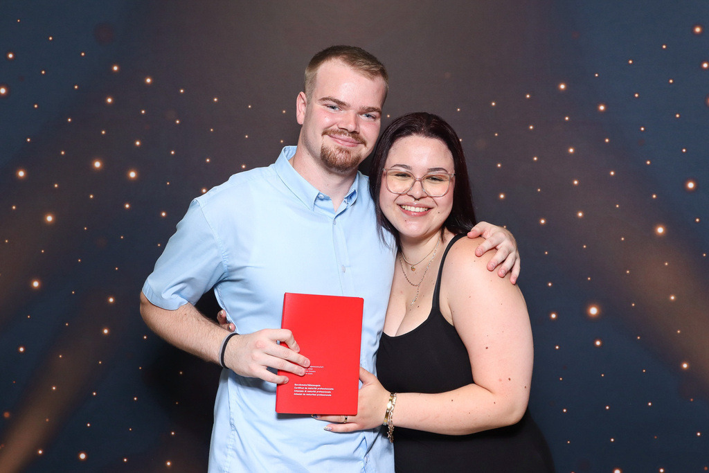 ZD260628112736-147 | Fotoshop von zweidimensional Fotografie. Ihr Fotograf im Aargau. Abzüge von Ihrem Fotobox Event bestellen.Abzüge von Ihrem Hochzeit bestellen.Abzüge von Ihrem Schulfotograf bestellen.