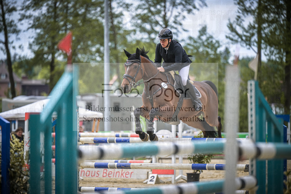 DOS_8403 | Entdecke hochwertige Reitturnierfotos von Foto Oger. Professionell, emotional und authentisch – jetzt Lieblingsmomente im Shop bestellen.Deutschlandweite Turnierfotografie. - Realisiert mit Pictrs.com