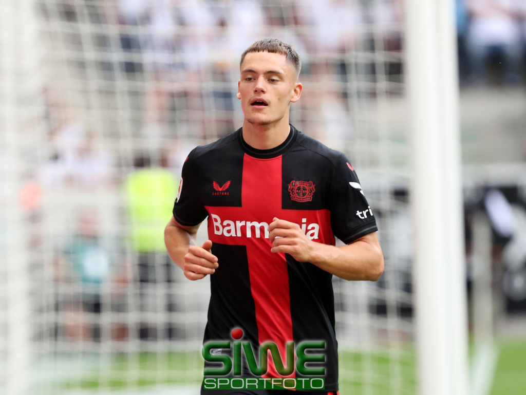 1.Fussball-Bundesliga  :  Borussia Mönchengladbach--Bayer 04 Leverkusen    2.Sptg. | 26.08.2023 Fussball,GER, Saison 2023/2024;         1.Bundesliga;   2. Spieltag;
VFL Borussia Mönchengladbach--Bayer 04 Leverkusen :  Zum Jubel läuft  Florian Wirtz (10/B04)  zum Torschützen Victor Boniface (22/B04)


DFL REGULATIONS PROHIBIT ANY USE OF PHOTOGRAPHS AS IMAGE SEQENCES AND/OR QUASI-VIDEO. - Realisiert mit Pictrs.com