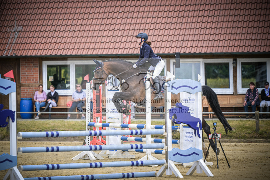 DOS_3712 | Entdecke hochwertige Reitturnierfotos von Foto Oger. Professionell, emotional und authentisch – jetzt Lieblingsmomente im Shop bestellen.Deutschlandweite Turnierfotografie. - Realisiert mit Pictrs.com