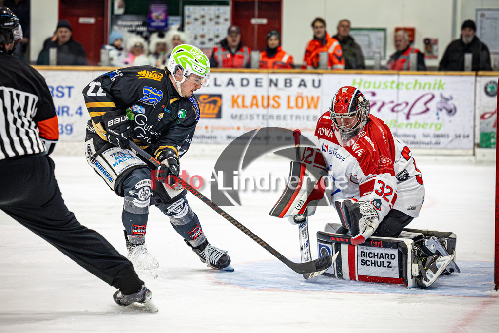 Peißenberg MINERS gegen EHC Königsbrunn LÖWEN | Eishockey Bayernliga 2025/26 Viertelfinale Spiel 4, Peißenberg MINERS gegen EHC Königsbrunn LÖWEN, 20260215,Torchance Sinan ONDÖRTOGLU (MINERS 22),2026-02-15 in Peißenberg (flatbuy Arena Peißenberg), Sinan ONDÖRTOGLU (MINERS 22)Copyright: WolfgangxLindner www.foto-lindner.de