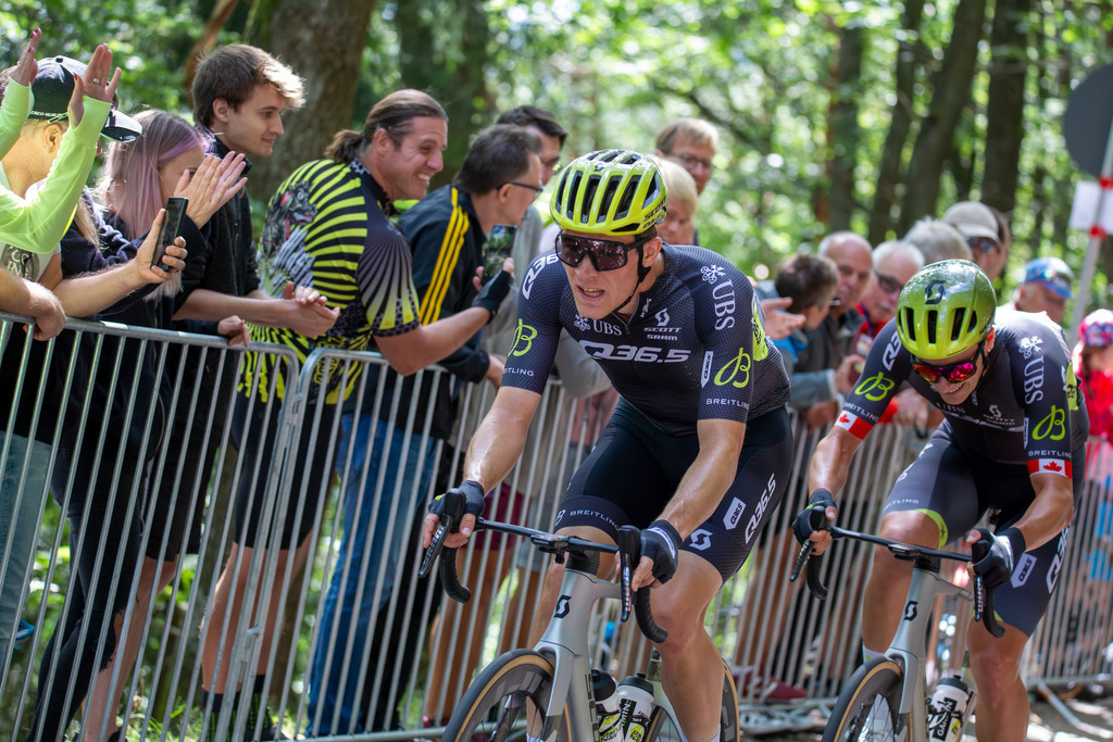 Lidl Deutschland Tour 2024 (Radsport), 4. Etappe und letzte Etappe Von Annweiler am Trifels nach Saarbrücken (182,7 KM). Bild: Ankunft an der Kalmit, dem höchsten Berg im Pfälzerwald | Lidl Deutschland Tour 2024 (Radsport), 4. Etappe und letzte Etappe Von Annweiler am Trifels nach Saarbrücken (182,7 KM). Bild: Ankunft an der Kalmit, dem höchsten Berg im Pfälzerwald - Realisiert mit Pictrs.com