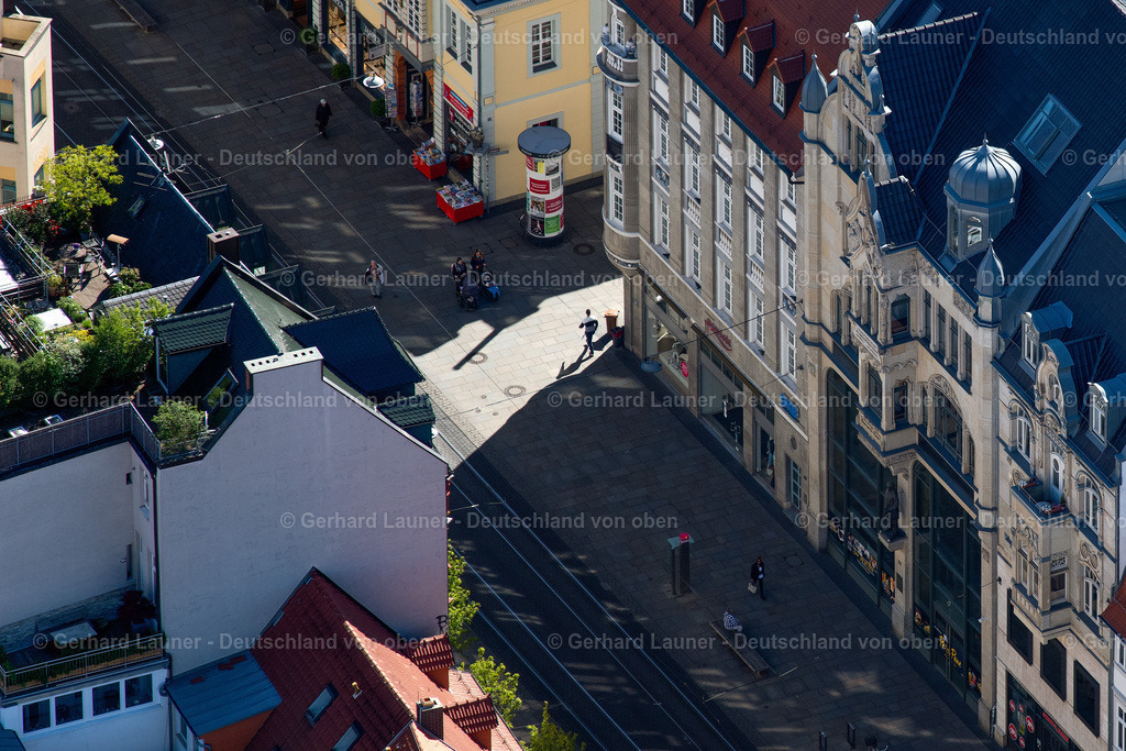 4026417 | ERFURT 07.05.2020 Altstadtbereich und Innenstadtzentrum Am Anger in Erfurt im Bundesland Thüringen. Mit im Bild der alte Angerbrunnen und das katholische Pfarramt St. Crucis / St. Wigbert. // Old Town area and city center at the anger in Erfurt in the state Thuringia. In the picture the old anger fountain and the catholic rectory st. crucis / st. wigbert. Foto: Gerhard Launer