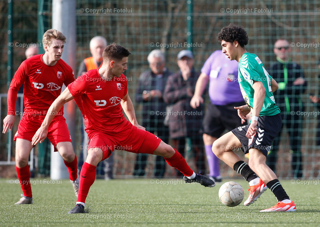 A_LUI_080325_18 | SPORT FUSSBALL REGIONALLIGA MITTE ASKOE OEDT -JUNGE WIKINGER RIED 08.03.IM BILD : ARNE AMMERER (OEDT) UND BOUAJILA (RIED) FOTO:FOTOLUI