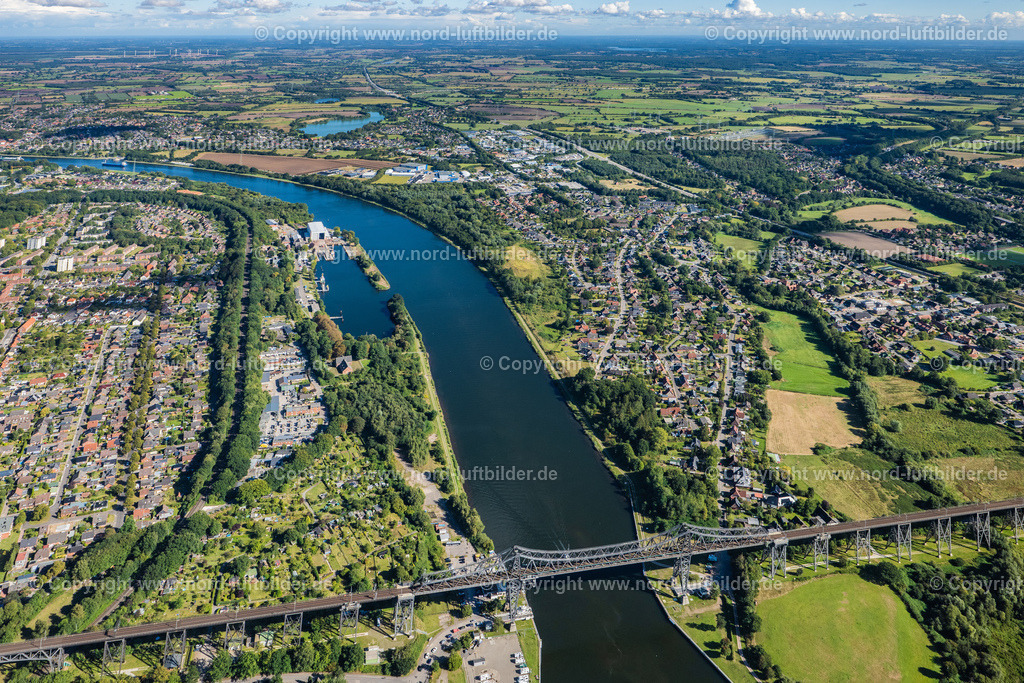 Rendsburg_Rendsburger_Hochbrücke_Nord_Ostsee_Kanal_ELS_2396200922 (1) | OSTERRöNFELD 20.09.2022 Viadukt des Bahn- Brückenbauwerk zur Streckenführung der Bahn- Gleise An der Hochbrücke über den Nord-Ostsee-Kanal in Osterrönfeld im Bundesland Schleswig-Holstein. // Viaduct of the railway bridge structure to route the railway tracks in Osterroenfeld in the state Schleswig-Holstein. Foto: Martin Elsen