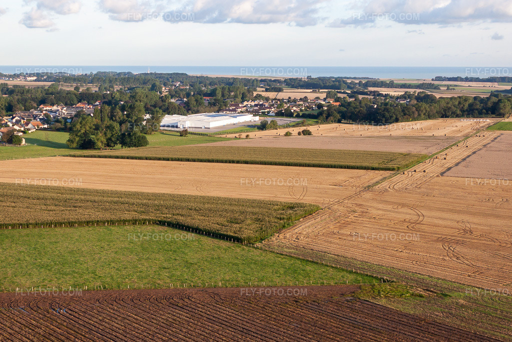 Aerial view: View of the town in Béthencourt-sur-Mer in the state Somme, France.Photo: IMG_70755.jpg taken on 08/24/2014 by Werner Riehm/FLY-FOTO.comResolution of the original: 4100 x 2733 px