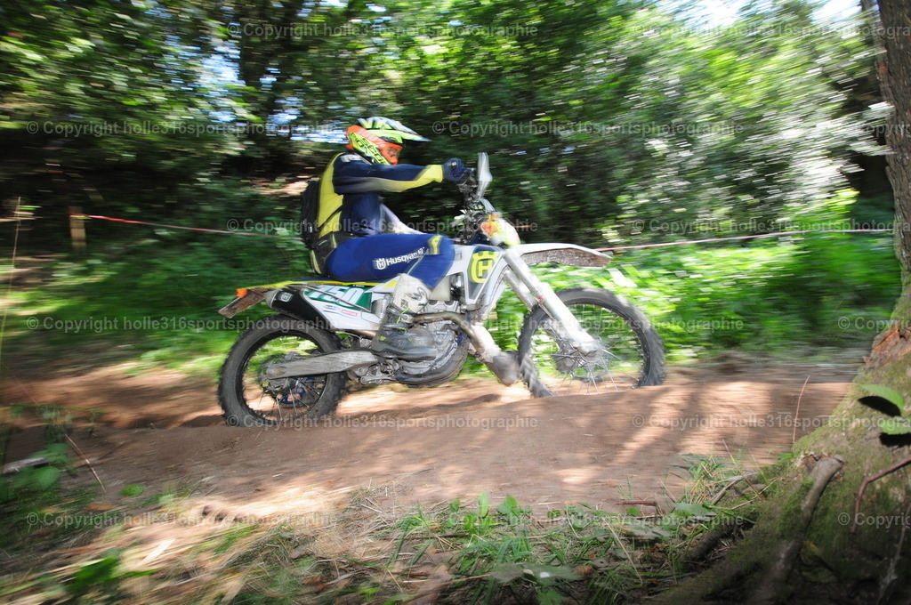 DSC_5580 | Sportfotografie , Motorsport, Motoross, Reitsport, Mointainbike, Enduro,
Landschaft , Outdoor, Eventfotografie, Landschaft, Bilder online bestellen - Realisiert mit Pictrs.com