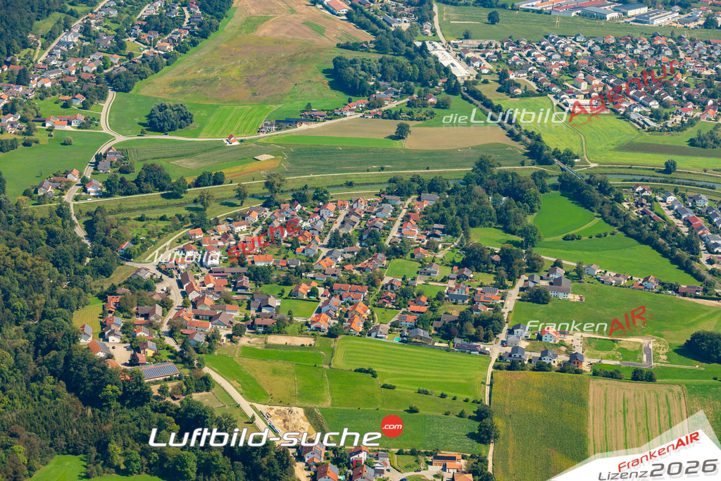 Das Luftbild zeigt : Steinhöring Winhöring - Die Luftaufnahme wurde 2024 vom UL-Flugzeug aus erstellt ( keine Drohne ) - Hochauflösende Luftaufnahme - Für grossformatige Ausdrucke geeignet. Die Geschenkidee !Mit Lizenz und Bildrechte bestellbar
