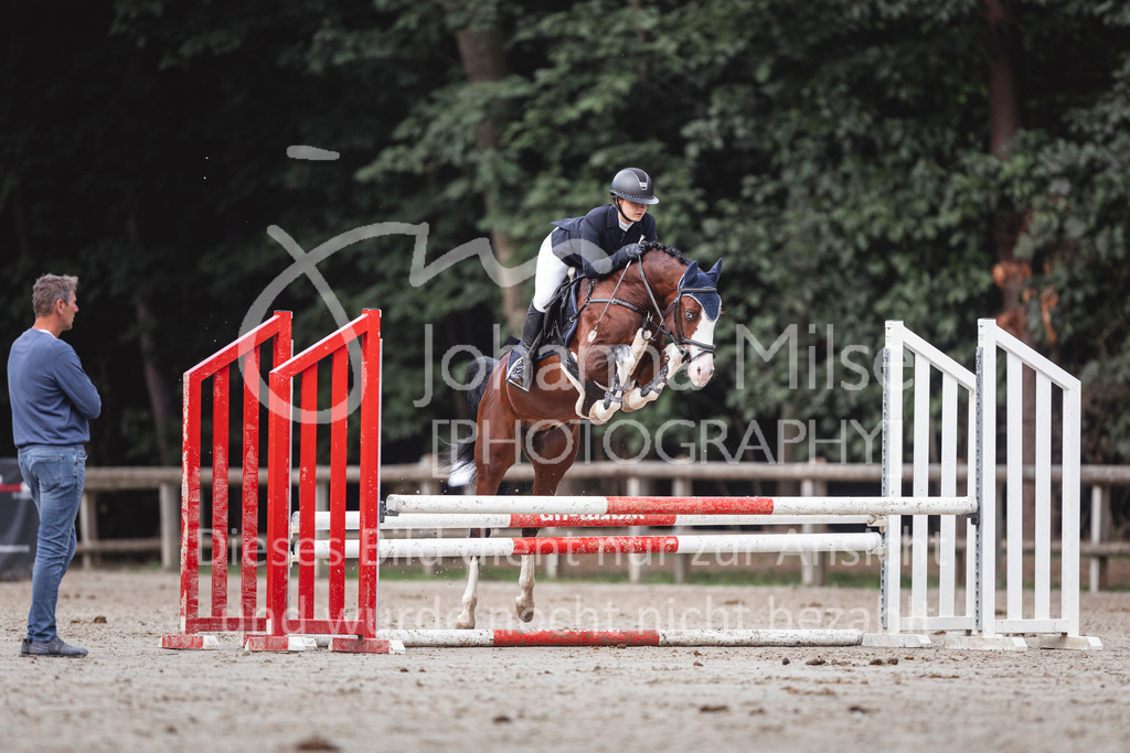 240906_BuCha_PonyA-5j-118 | Deine schönsten Turniermomente als professionelle Fotos! Entdecke hochwertige Pferdesport-Fotografie im Online-Shop. Jetzt Fotos finden & bestellen!