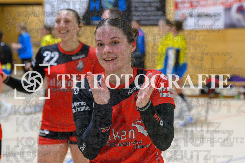 GER, SG Maulburg/Steinen - SV Allensbach 2, Handball, Suedbadenliga, 2. Spieltag, Saison 2023/2024, 14.10.2023 | Sharena Hasler (SG Maulburg/Steinen, #77). Im Hintergrund Maike Hartmann (SG Maulburg/Steinen, #22)

GER, SG Maulburg/Steinen - SV Allensbach 2, Handball, Suedbadenliga, 2. Spieltag, Saison 2023/2024, 14.10.2023

Foto: TH Fotografie/Thomas Hess