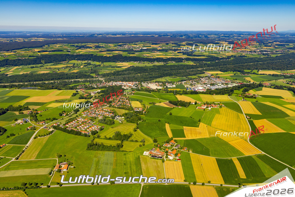Aktuelles Luftbild von Moosburg Tittmoning - Die Luftaufnahme wurde 2022 mittels UL-Flugzeug erstellt ( keine Drohne ) - hochauflösende Kamera-Systeme von  Canon -Beste Qualität - Für grossformatige Ausdrucke geeignet. Die Geschenkidee !