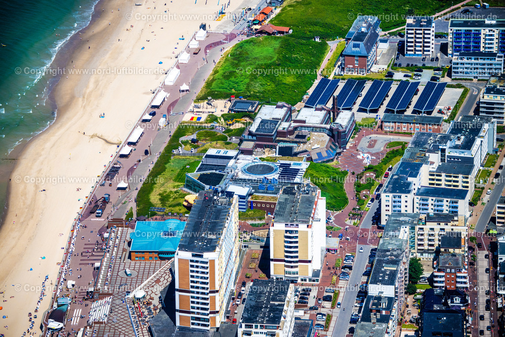 Sylt_Westerland_Sylter_Welle_Schwimmbad_ELS_0458210625 | SYLT 21.06.2025 Erlebnisbad " Sylter Welle " an der Doktor-Nicolas-Straße in Sylt Nordsee - Insel im Bundesland Schleswig-Holstein, Deutschland. // Water park "Sylter Welle" on Doktor-Nicolas-Strasse in Sylt, North Sea island in the state of Schleswig-Holstein, Germany. Foto: Martin Elsen