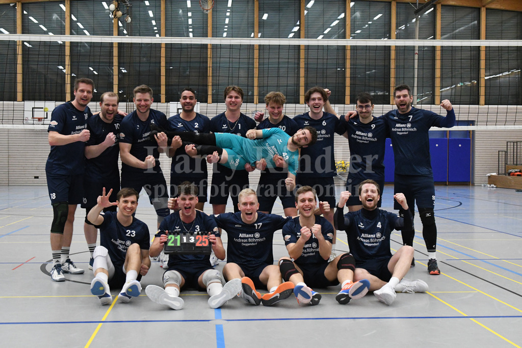 TSV Deggendorf  : VC Eitting 09 | Siegerfoto TSV 1861 Deggendorf Volleyball - Realisiert mit Pictrs.com