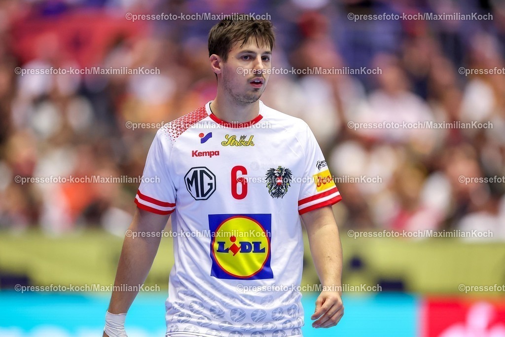 EHF17012601067 | 17.01.2026, Handball, Men's EHF EURO 2026, Österreich - Spanien, Jyske Bank Boxen in Herning, Dänemark, Preliminary Round:  Markus Mahr (Austria #06) 