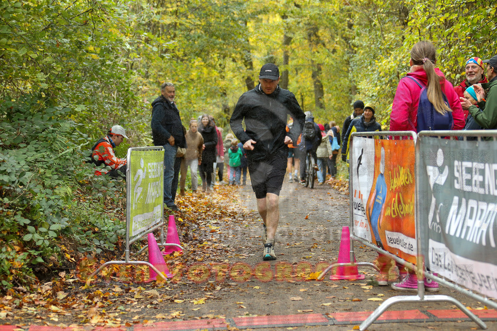 251026_1317_EX1_3087 | Sportfotografie im Rhein-Sieg Kreis, Köln, Bonn, NRW, Rheinland Pfalz, Hessen, etc. Unser Tätigkeitsfeld umfasst den Laufsport vom Volkslauf über den Marathon, Duathlon, Triathon bis zum Ultralauf wie Kölnpfad Ultra oder Schindertrail.