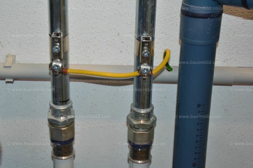 bib-lg17-elektroinstallation-0239 | Nach LV-Leistungsgruppen sortierte Detailfotos über den Bau eines Hauses. Alle Hausbau-Bilder direkt vom Urheber und Autor der Website Haus-Selber-Bauen.com