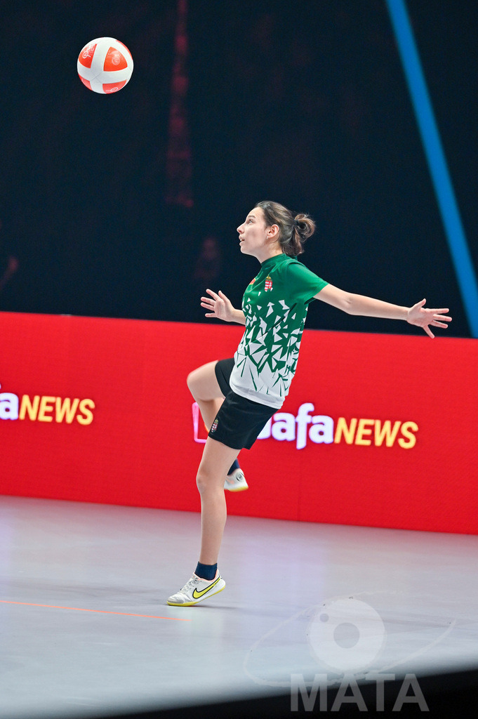 _DWI5783 | Anna Iszak beim Frauen- Single  Ungarn vs. USA bei der Teqball Weltmeisterschaft 2022 in der Kia Metropole Arena. Nürnberg, 27.11.2022 - Realisiert mit Pictrs.com