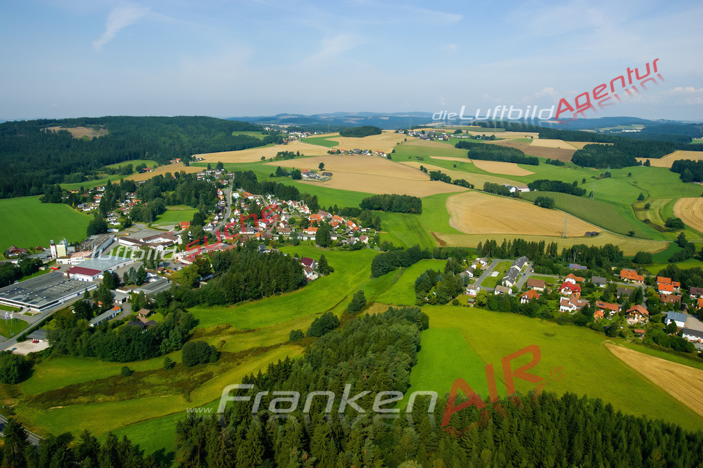 Luftbild von Mannsflur Marktleugast - Luftaufnahme wurde 2008 von https://frankenair.de mittels Flugzeug (keine Drohne) erstellt - die Geschenkidee