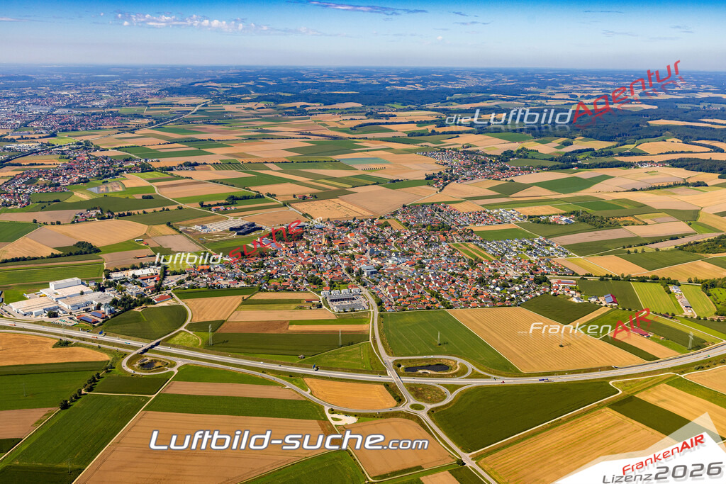 Luftaufnahme der Stadt Essenbach - Die Luftaufnahme wurde 2025 vom UL-Flugzeug heraus erstellt ( keine Drohne ) - Hochauflösende Luftaufnahme - für professionelle Ausdrucke geeignet. Die Geschenkidee !Mit Lizenz und Bildrechte bestellbar