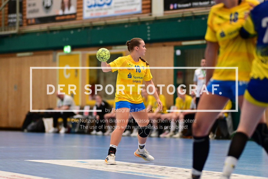 Handball I Juniorinnen I Saison 2024-2025 I Deutsche Meisterschaft I Viertelfinale I Buxtehuder SV - HC Leipzig I 82727 | Pia Kastner (10, HC Leipzig) - Realisiert mit Pictrs.com