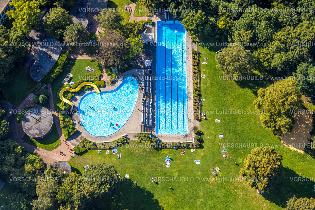 Hattingen240809895 | Luftbild, Freibad Welper mit Kinderbecken und Wasserrutsche, Badegäste auf der Liegewiese, Welper, Hattingen, Ruhrgebiet, Nordrhein-Westfalen, Deutschland