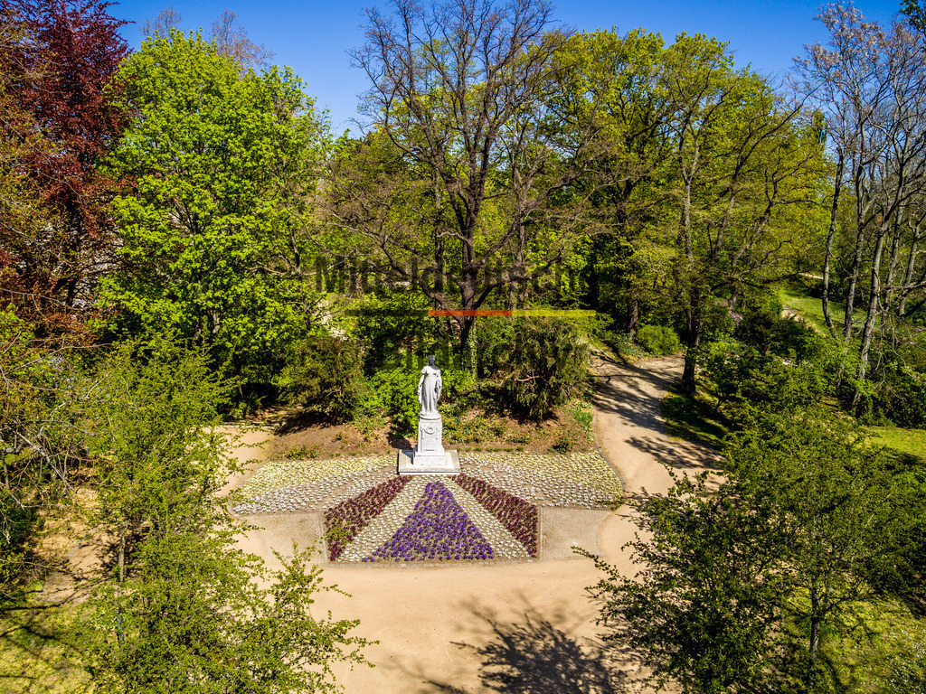 Geschwister Scholl Luise-0005 | Königin Luise 1. Denkmal im Geschwister-Scholl-Park - Realisiert mit Pictrs.com