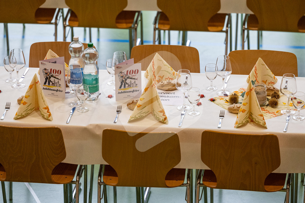 SKE100J_4646 | Die Schwinger des Schwyzer Kantonalen Schwingerverbandes: Fotos, die Dynamik und Leidenschaft festhalten, sowie emotionale Momente aus dem traditionellen Schwingsport zeigen. - Realisiert mit Pictrs.com