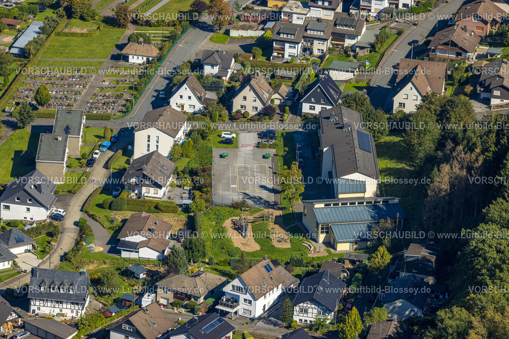 Lennestadt230910594Meggen | Luftbild, St. Franziskus Schule Meggen-Maumke, Lennestadt, Sauerland, Nordrhein-Westfalen, Deutschland