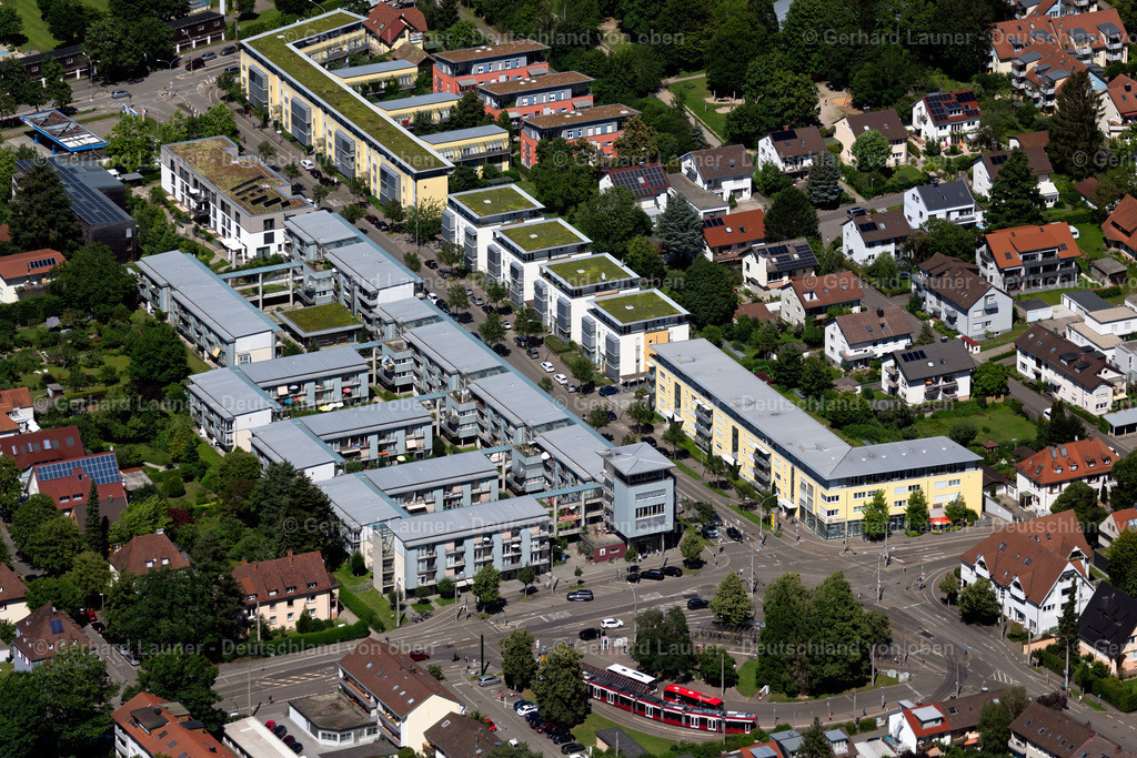 4033211 | WALDSEE 30.06.2020 Wohngebiet einer industriell gefertigten Plattenbau- Siedlung  in Waldsee im Bundesland Baden-Württemberg, Deutschland // Residential area of industrially manufactured settlement  in Waldsee in the state Baden-Wuerttemberg, Germany Foto: Gerhard Launer
