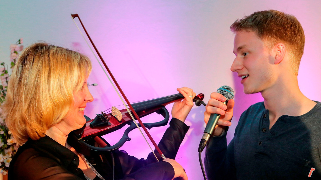 top-top.de Hochzeiten149 | Am Freitag, den 21.03.2014 famd im Gemeindezentrum Wittenberg ein Konzert von Bettina Alms und ihrem Sohn Björn Amadeus statt.
Foto: Erwin Pottgiesser / WAZ FotoPool