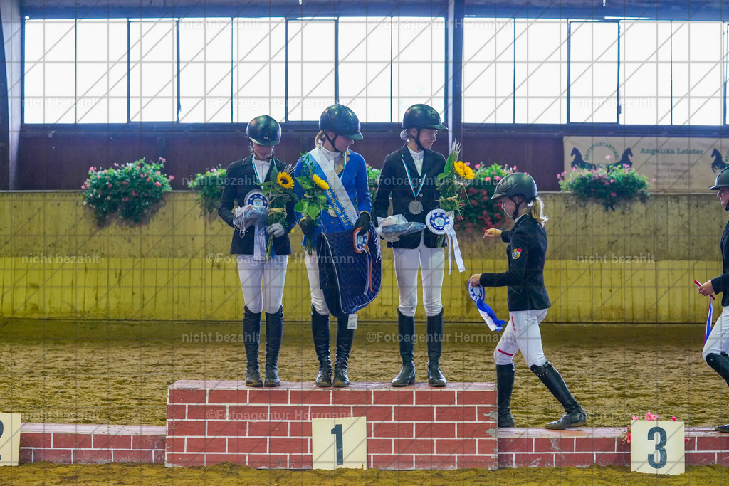 20221002-FAH09434 | Obberbayerische Meisterschaften Vielseitigkeit 2022, Schwäbische Meisterschaften Vielseitigkeit 2022, Mertingen, Schwaben, Bayern, Geländeturnier, Buschreiter, Turnierfotografen Bayern, Fotoagentur Herrmann,  Bayerische Meisterschaften VS Jun. / JR / Pony:, Turnierbilder, Pferdebilder, Turnierfotos, Pferdesortfotografie, Reitsportfotograf, Pferdeshooting