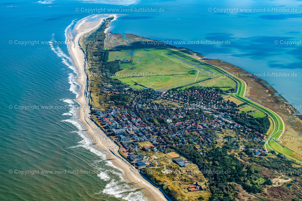 Wangerooge_ELS_6890091022 | WANGEROOGE 09.10.2022 Sandstrand- Landschaft an der Nordsee- Küste in Wangerooge im Bundesland Niedersachsen. Weiterführende Informationen bei: Kurverwaltung Nordseeheilbad Wangerooge. // Beach landscape on the North Sea coast in Wangerooge in the state Lower Saxony. Further information at: Kurverwaltung Nordseeheilbad Wangerooge. Foto: Martin Elsen
