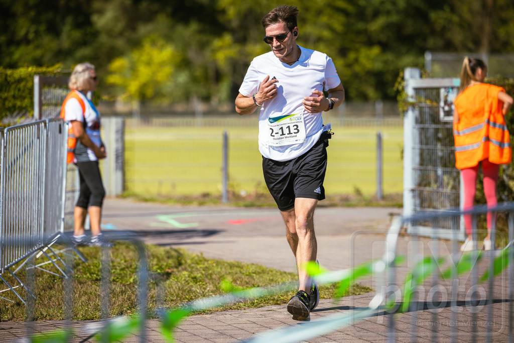 16. Hoywoj-CityLauf im Sportforum Hoyerswerda - 16.09.2023 | 10km-Volkslauf der Laausitzer Seenland Stiftung - Realisiert mit Pictrs.com