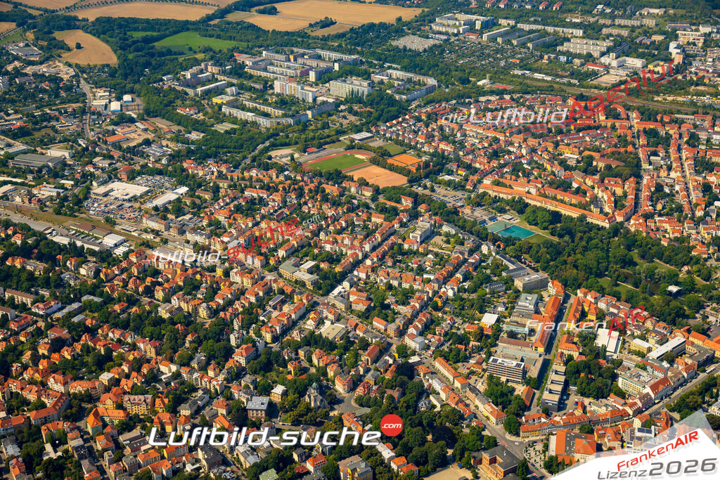 Luftbild der Stadt Weimar - Die Luftaufnahme wurde 2025 vom UL-Flugzeug heraus erstellt ( keine Drohne ) - Hochauflösende Luftaufnahme - für professionelle Ausdrucke geeignet. Die Geschenkidee !Hier alle&nbsp;Infos zur Lizenzierung der LuftaufnahmeWir fliegen auch dieses Jahr wieder in Ihre Region um Luftbilder zu erstellen.- Luftbild anfragen