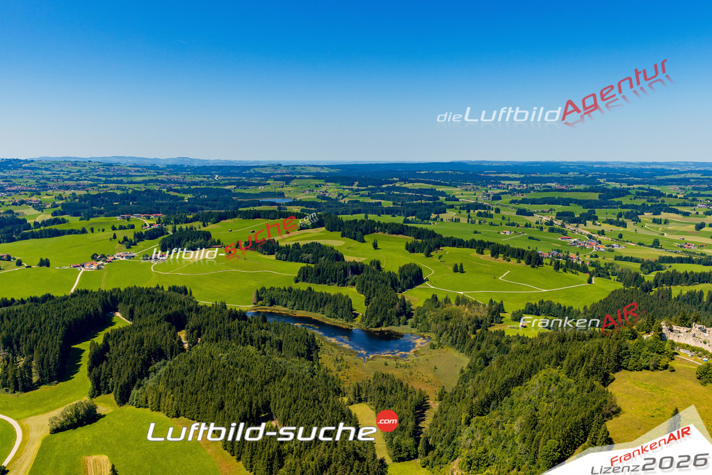Schrägluftbild  Schlossweiher  Eisenberg - Das Luftbild wurde 2025 vom UL-Flugzeug heraus erstellt ( keine Drohne ) - Hochauflösende Luftaufnahme -Nicht vergleichbar mit Google Maps oder Satelittenbilder- Die Geschenkidee !Mit Lizenz und Bildrechte bestellbar
