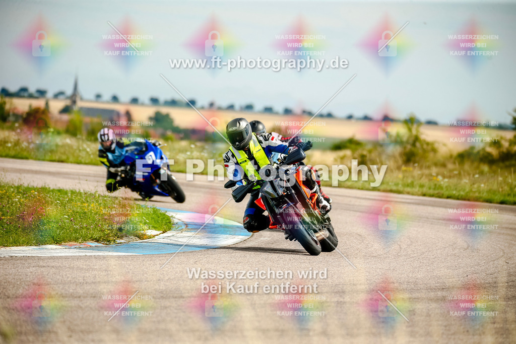 Chambley Juli-2544 | Hier findet Ihr Bilder von Touristenfahrten auf der Nürburgring Nordschleife oder von anderen Veranstaltungen die ich besucht habe. Viel Spass beim Durch Schauen 