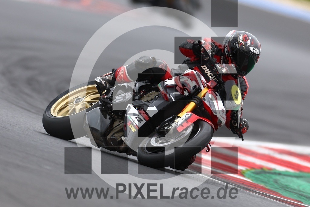 inst09-20260331_02149 | Schöne Erinnerungen an spannende Momente - das festzuhalten ist unser Job. PIXELrace.de ist seit 2003 auf den Rennstrecken Europas unterwegs um die Action draußen beim Fahren und die wunderbare Stimmung imm Fahrerlager für euch einzufangen.