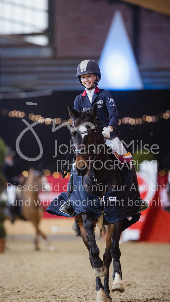 221127_Winterfestival_A-Spr-124 | Deine schönsten Turniermomente als professionelle Fotos! Entdecke hochwertige Pferdesport-Fotografie im Online-Shop. Jetzt Fotos finden & bestellen!