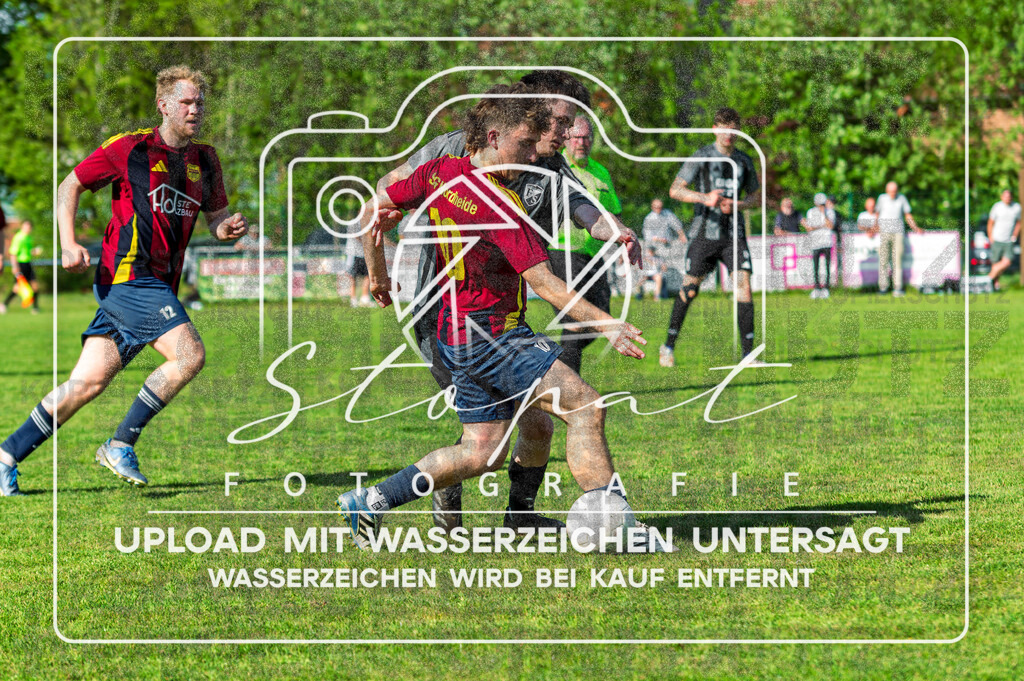 Kreisliga Herren HK - SG Nordheide vs. FG Fulde-Stellichte | Colin Noah Prueshoff (#10 SG Nordheide), Sebastian Fritz (#12 FG Fulde-Stellichte); Kreisliga Herren HK - SG Nordheide vs. FG Fulde-Stellichte am 03.05.2026 in Sportplatz, Kirchboitzen - Realisiert mit Pictrs.com