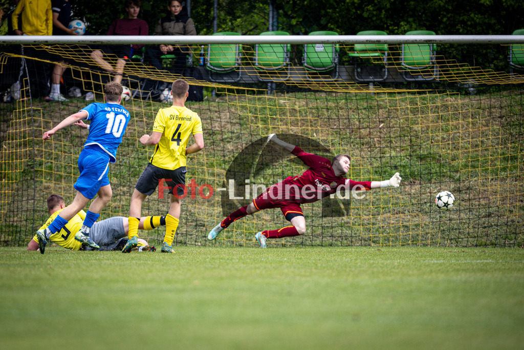 SV Bernried gegen SG TSV Schäftlarn / SC Baierbrunn | Fußball Herren A-Klasse Gruppe 5 Zugspitze 2025/26, SV Bernried gegen SG TSV Schäftlarn / SC Baierbrunn, 20250517,Tor Fabian KASTL (SG TSV Schäftlarn/SC Baierbrunn 10), Kilian BRENNAUER (SV Bernried Torwart 1) in Aktion,2025-05-17 in Bernried (Sportgelände Bernried), Fabian KASTL (SG TSV Schäftlarn/SC Baierbrunn 10), Kilian BRENNAUER (SV Bernried Torwart 1)Copyright: WolfgangxLindner www.foto-lindner.de
